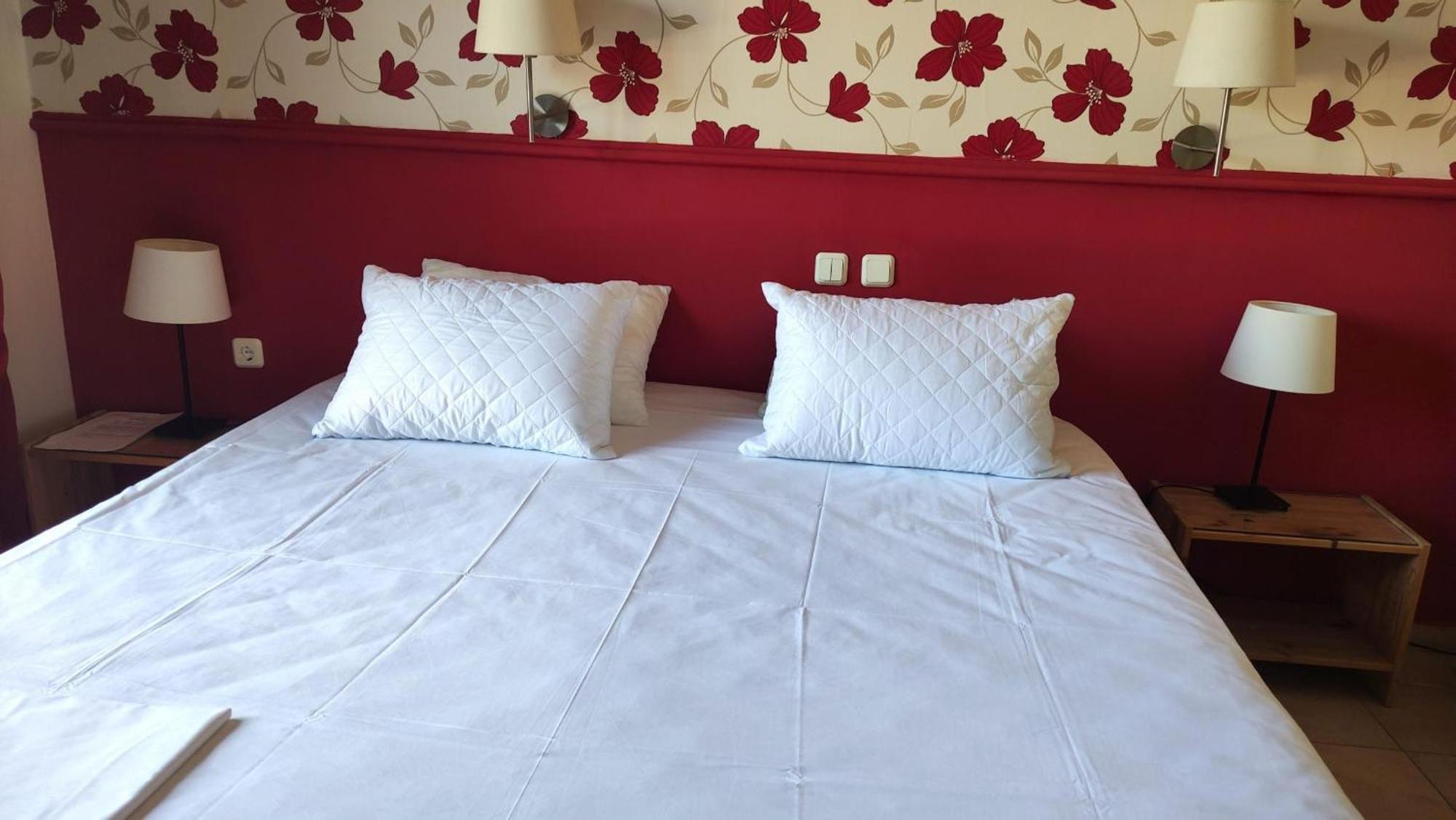 Okeania Seafront Rooms In Kamena Vourla Extérieur photo