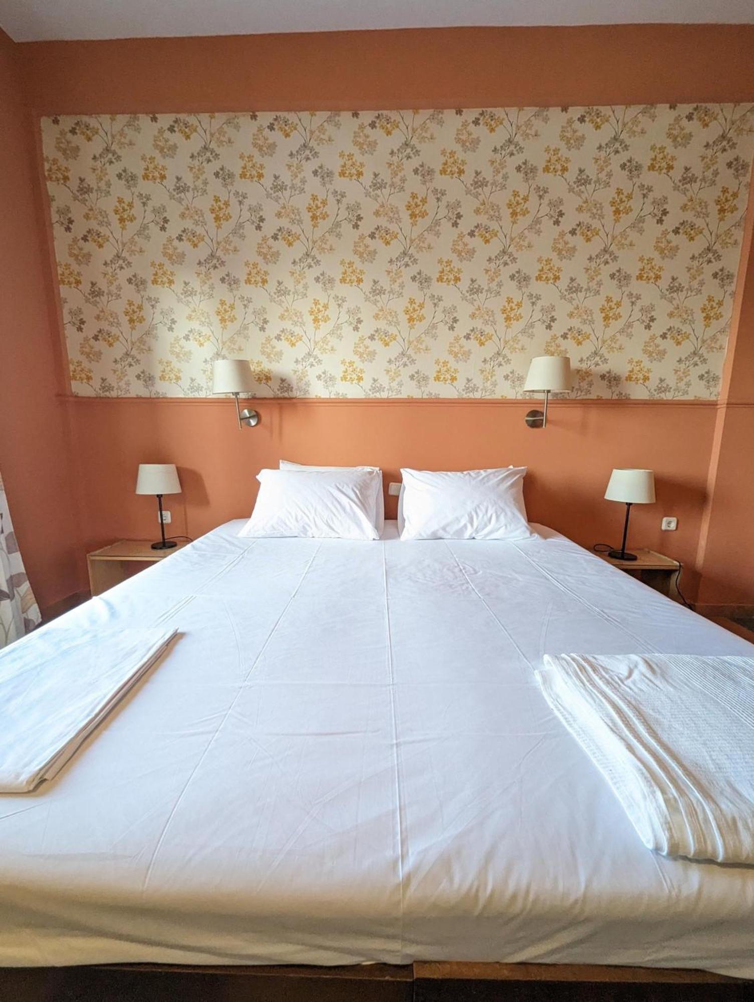 Okeania Seafront Rooms In Kamena Vourla Extérieur photo