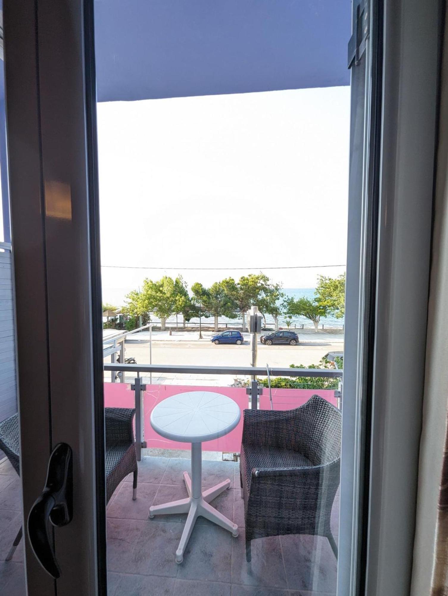 Okeania Seafront Rooms In Kamena Vourla Extérieur photo