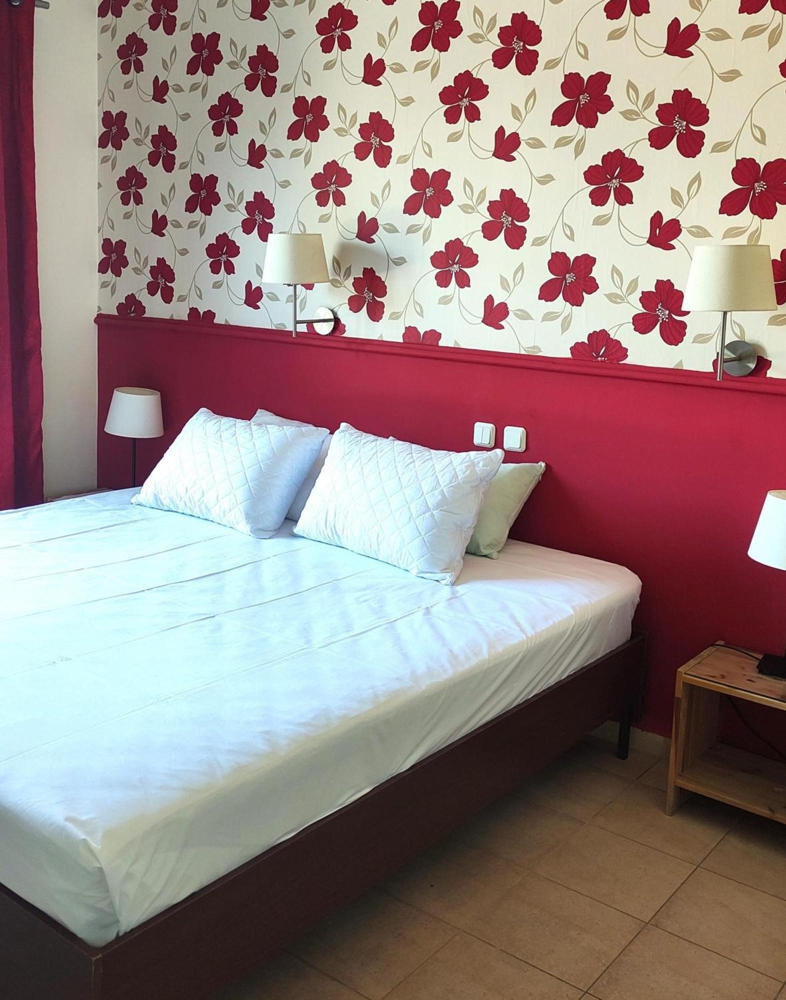 Okeania Seafront Rooms In Kamena Vourla Extérieur photo