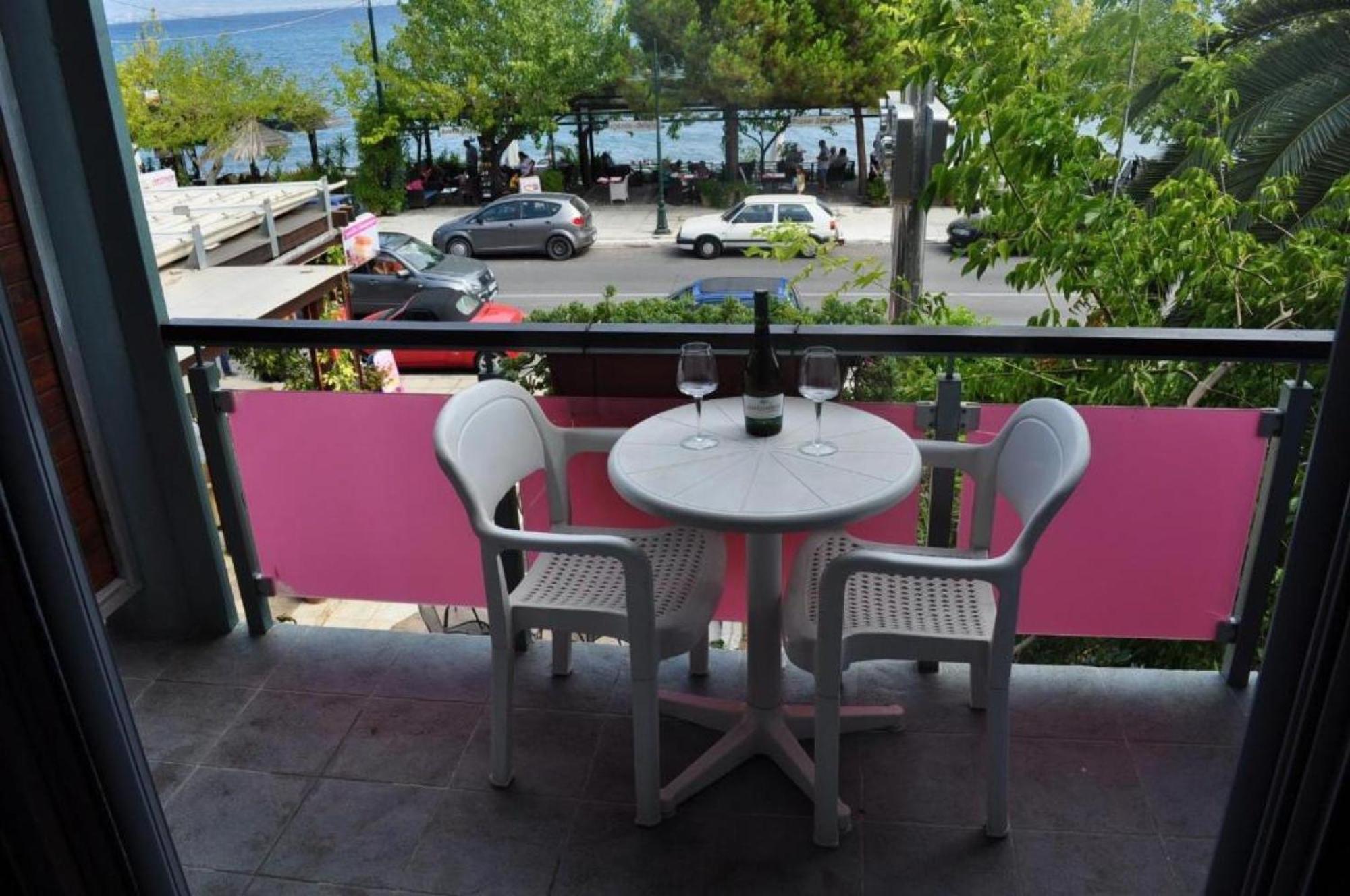 Okeania Seafront Rooms In Kamena Vourla Extérieur photo