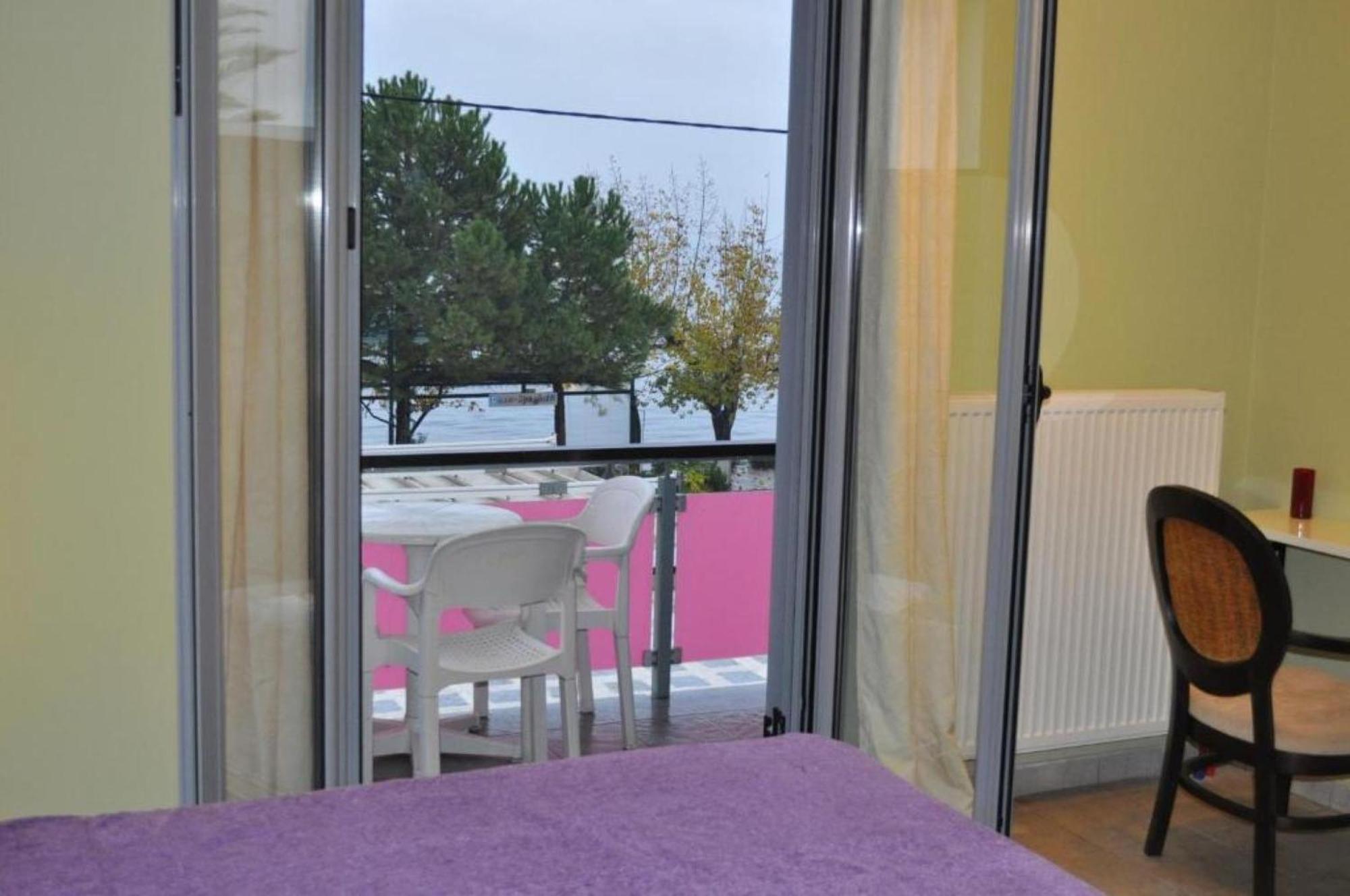 Okeania Seafront Rooms In Kamena Vourla Extérieur photo