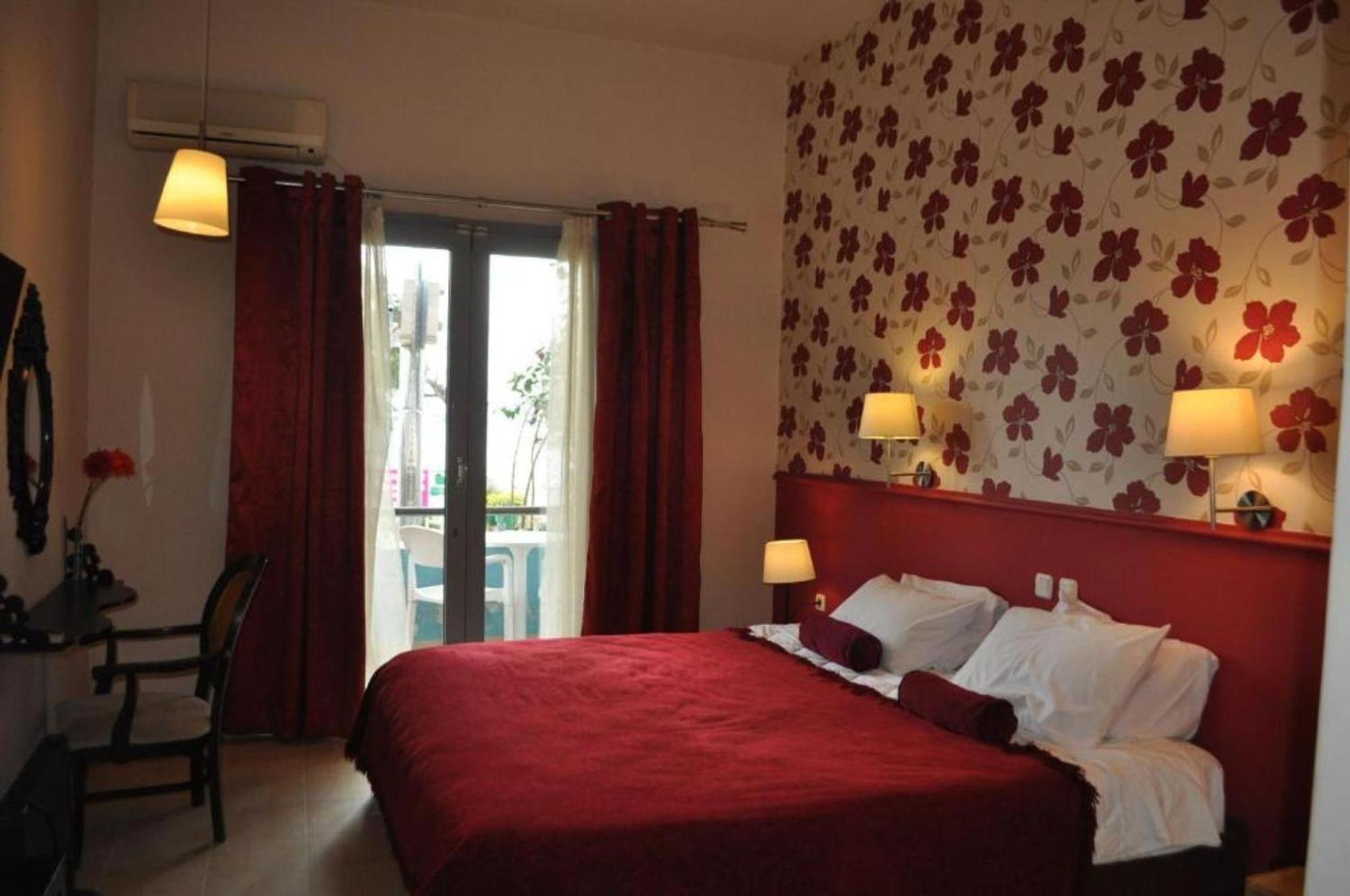 Okeania Seafront Rooms In Kamena Vourla Extérieur photo
