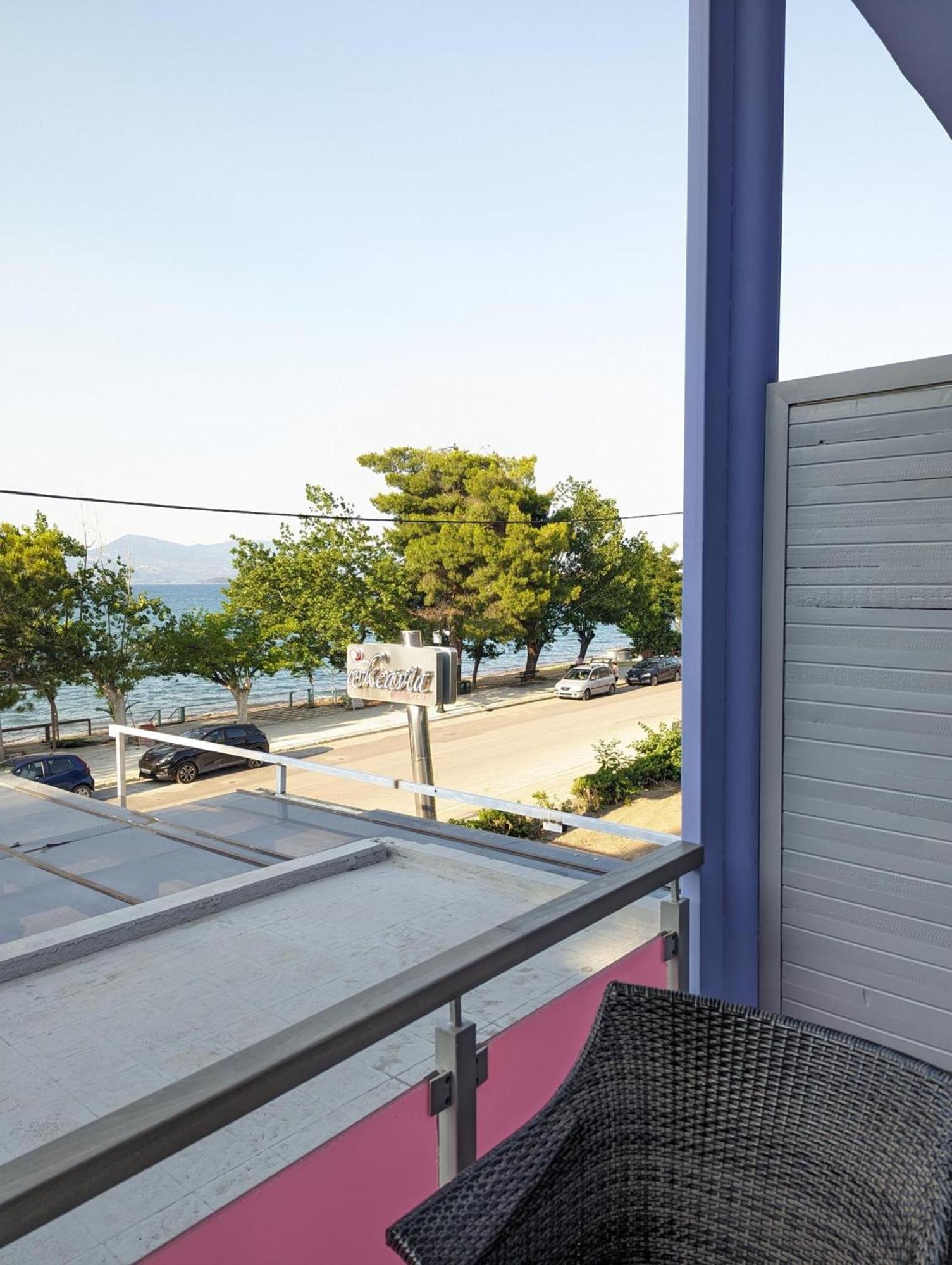 Okeania Seafront Rooms In Kamena Vourla Extérieur photo