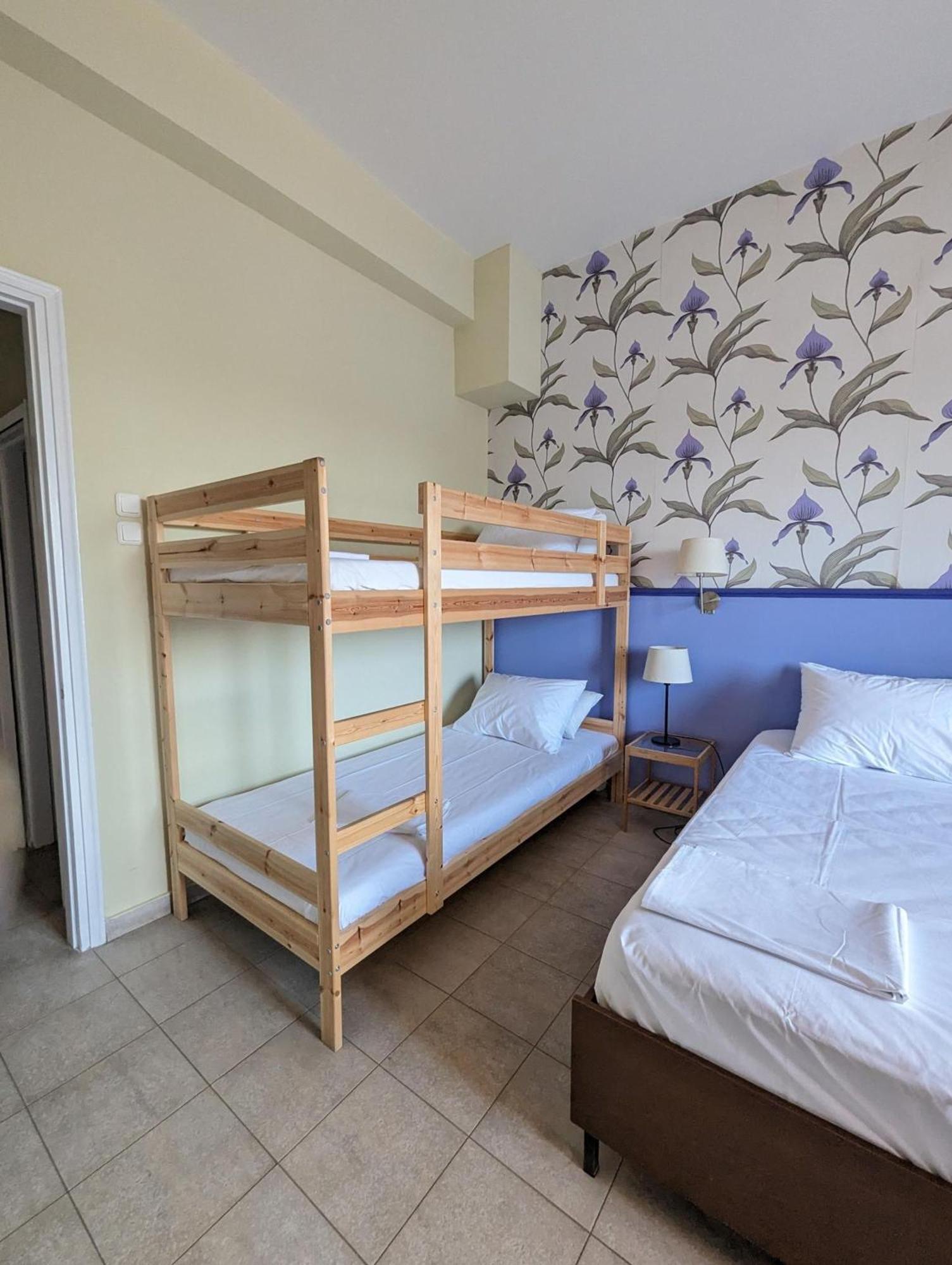 Okeania Seafront Rooms In Kamena Vourla Extérieur photo