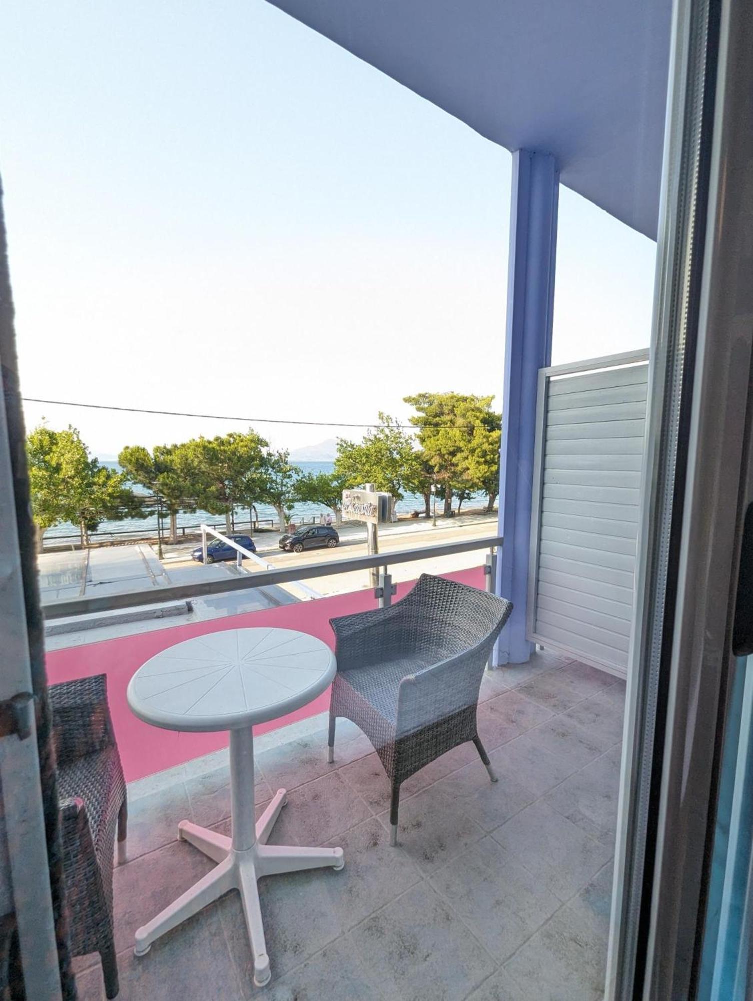 Okeania Seafront Rooms In Kamena Vourla Extérieur photo