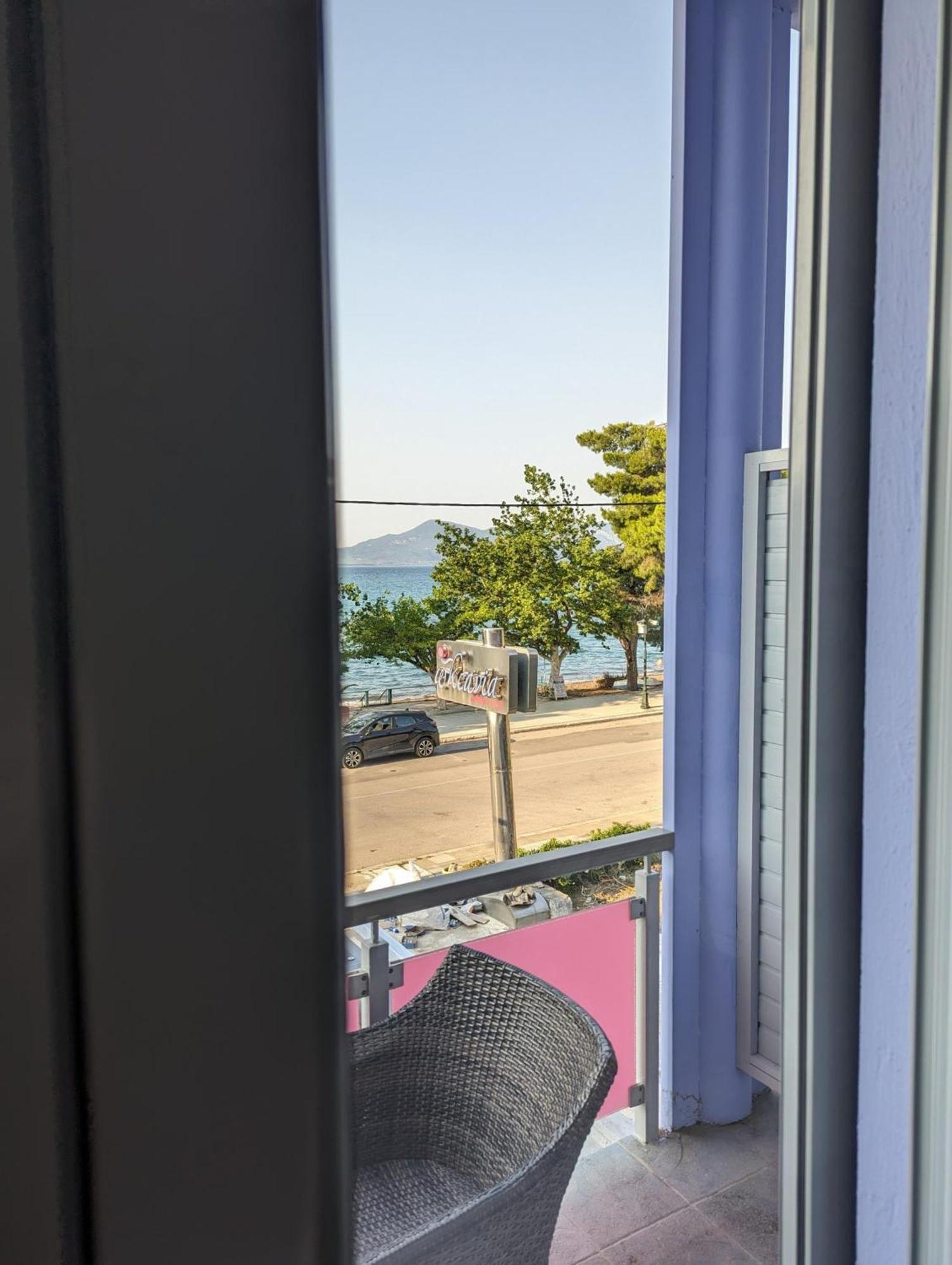 Okeania Seafront Rooms In Kamena Vourla Extérieur photo