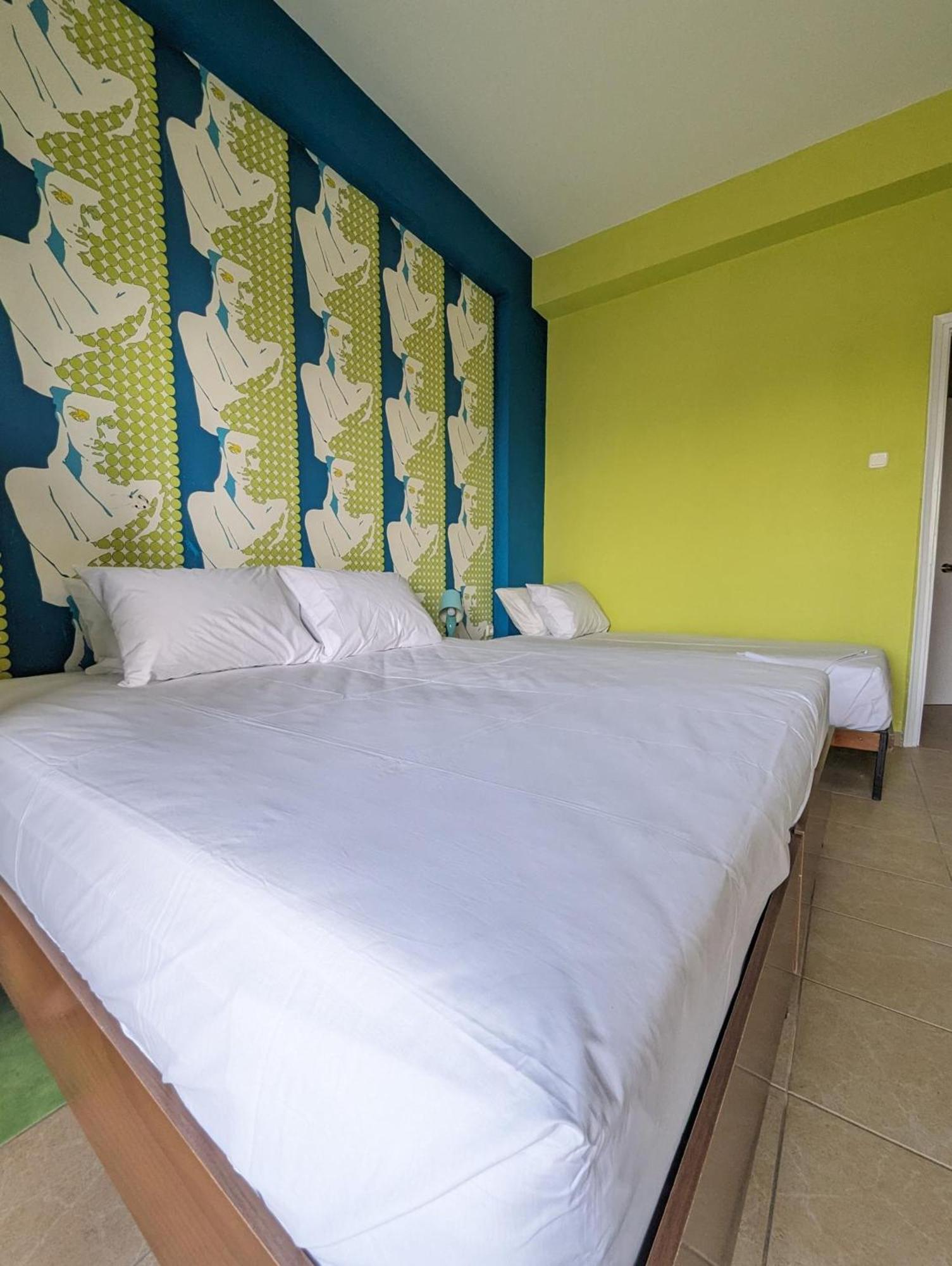 Okeania Seafront Rooms In Kamena Vourla Extérieur photo