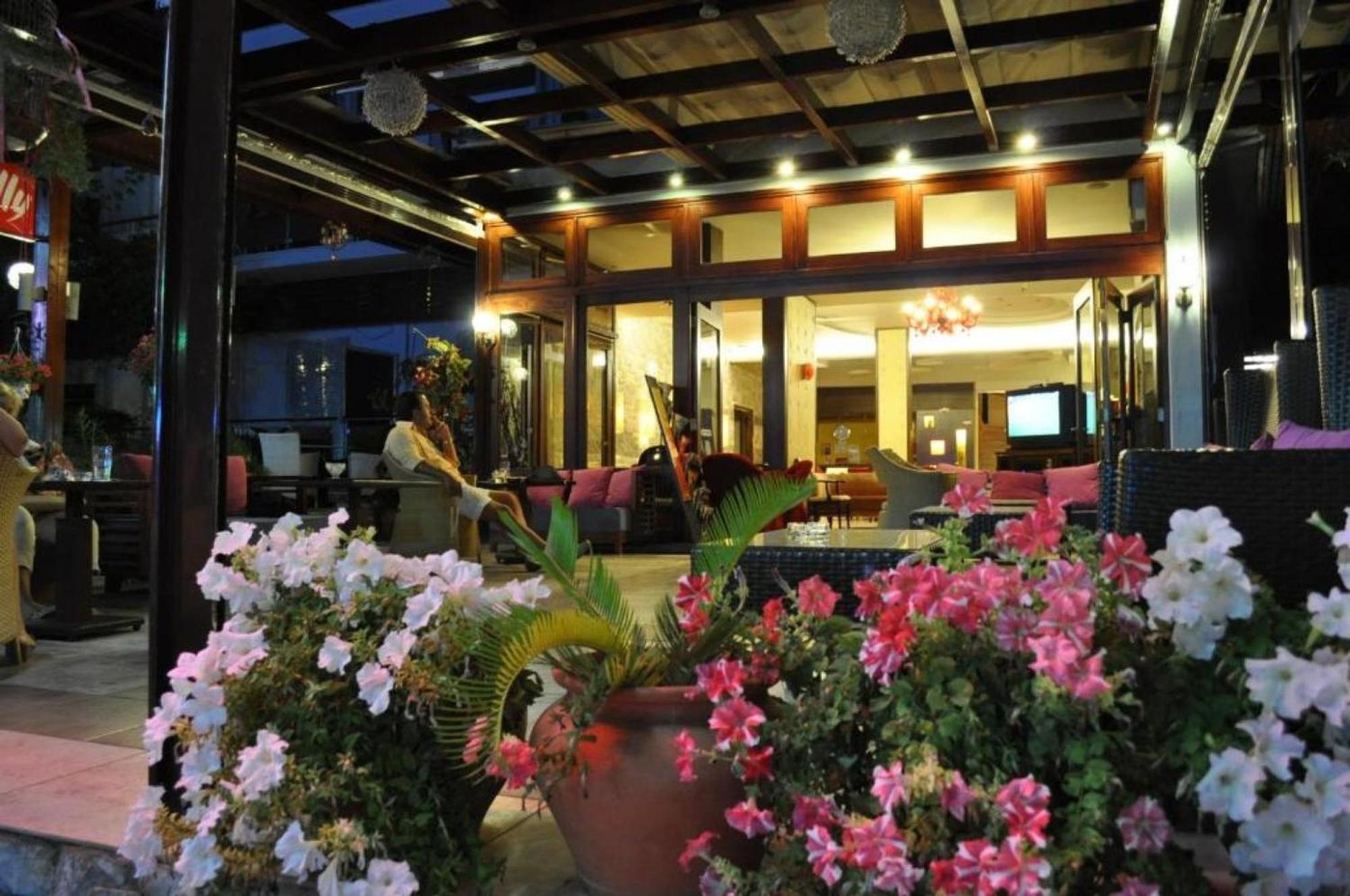 Okeania Seafront Rooms In Kamena Vourla Extérieur photo