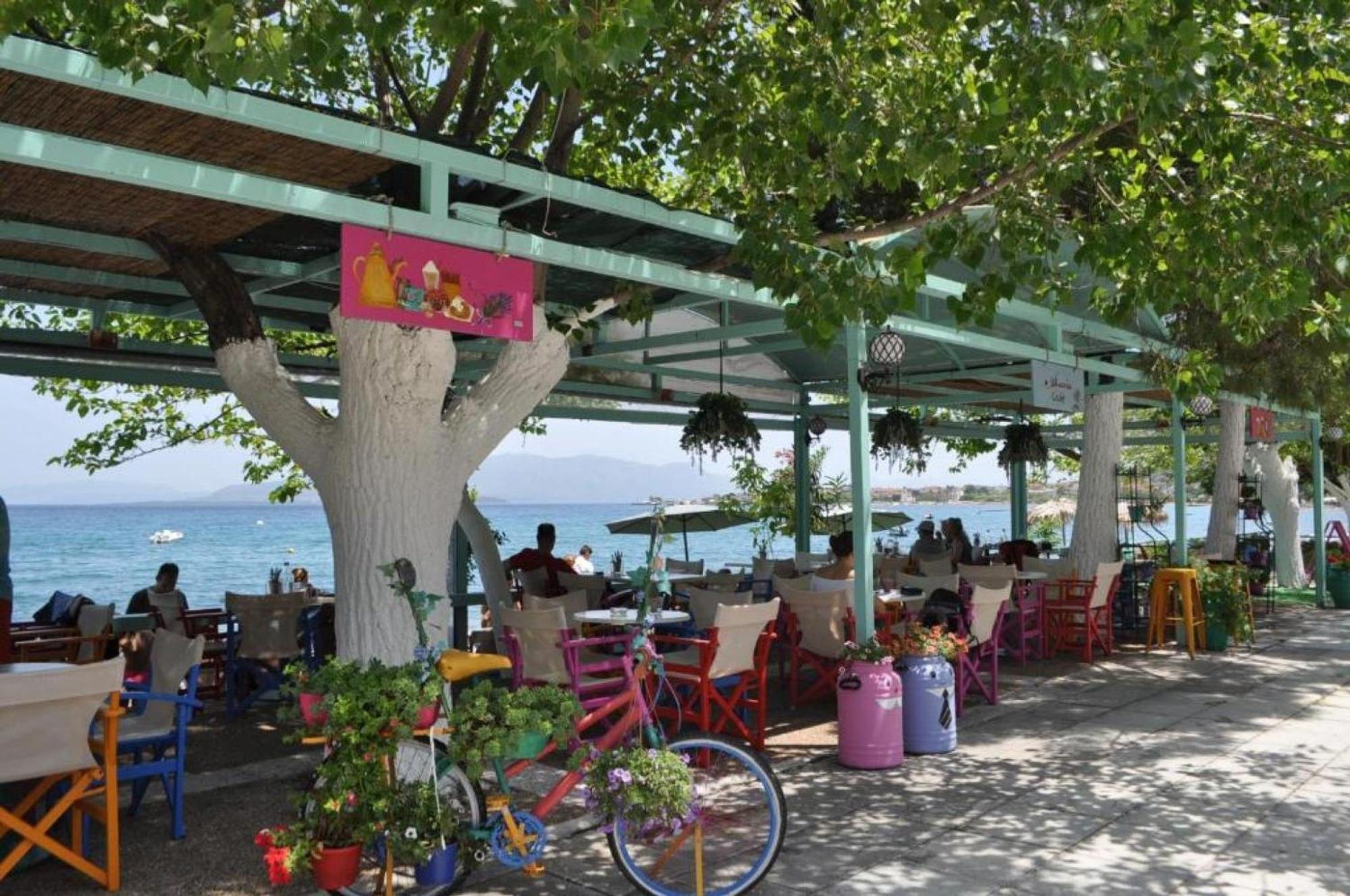 Okeania Seafront Rooms In Kamena Vourla Extérieur photo