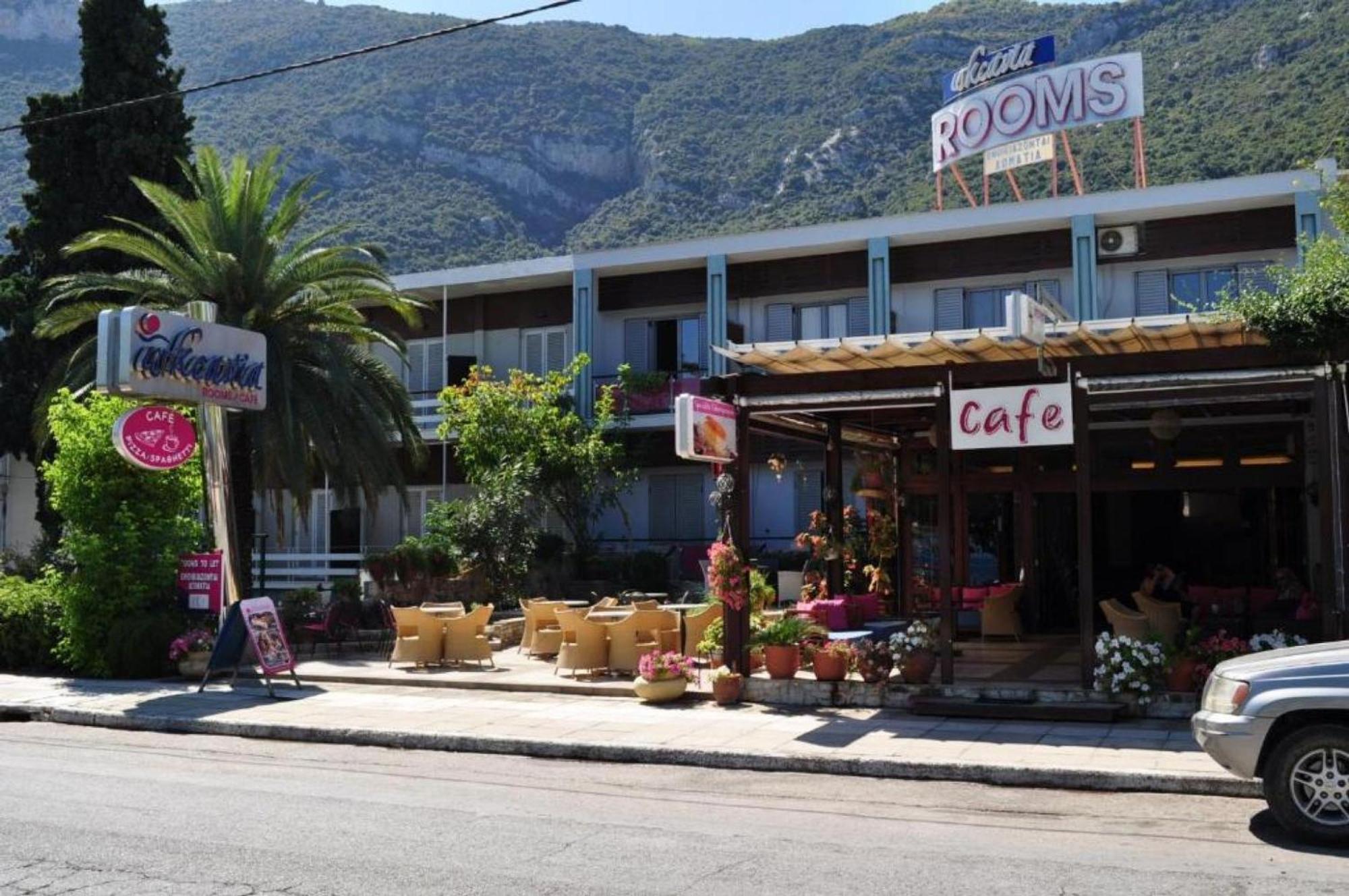 Okeania Seafront Rooms In Kamena Vourla Extérieur photo