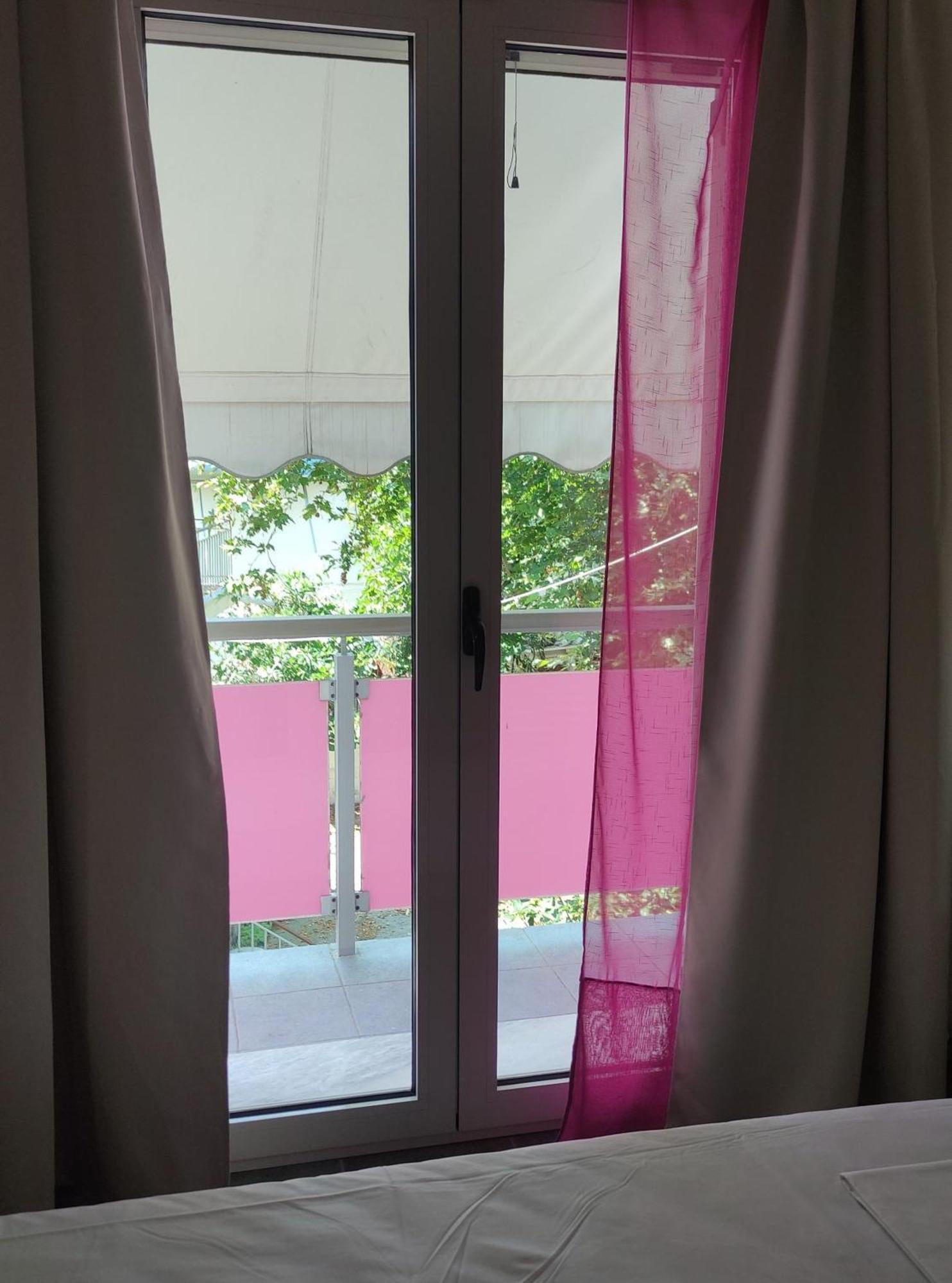 Okeania Seafront Rooms In Kamena Vourla Extérieur photo